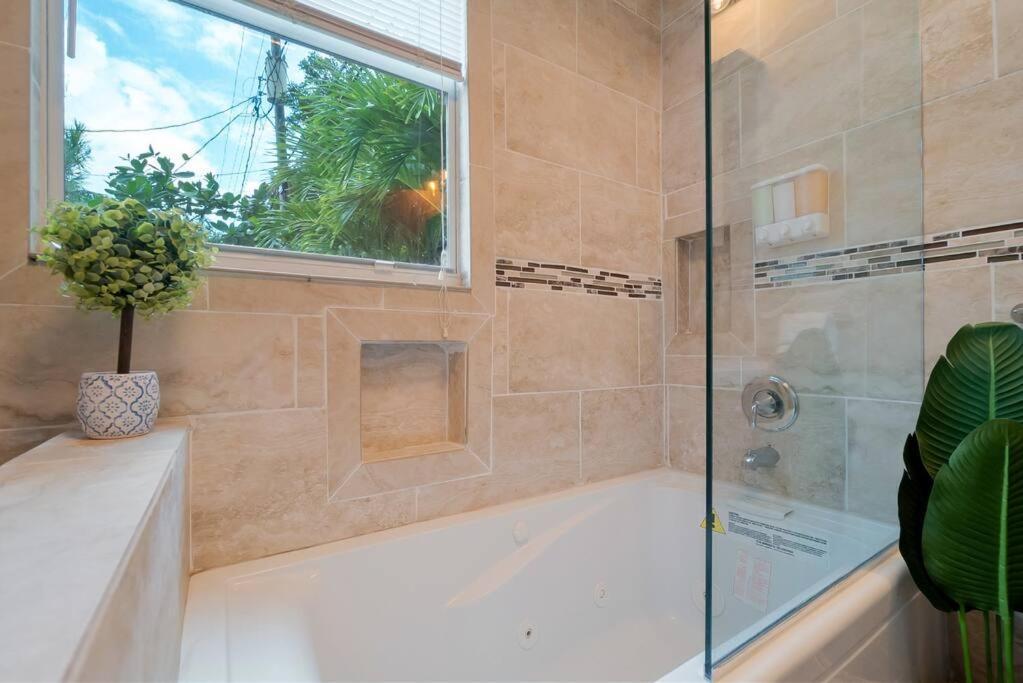Garden Oasis In Flamingo Park Apartment Уест Палм Бийч Екстериор снимка